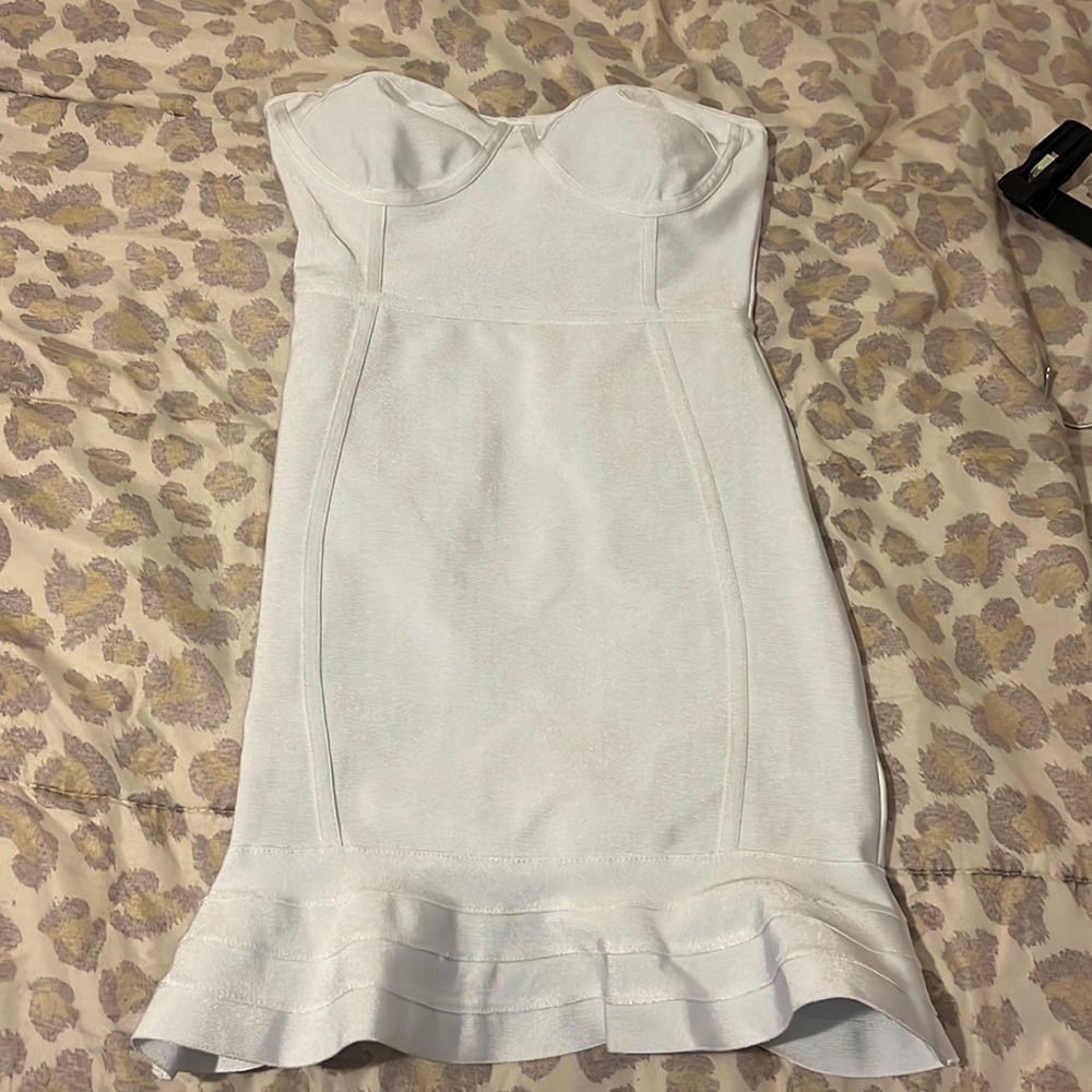 White dress Plt